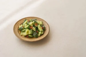 涼拌小黃瓜做法｜台式蒜香糖醋版，做出脆口不出水的便當店小菜